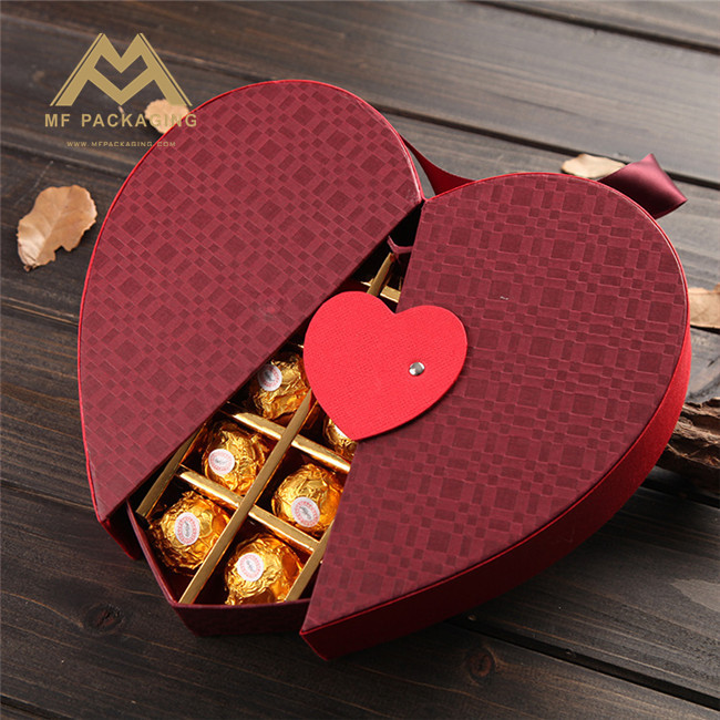 creative heart shape chocolate box with handles